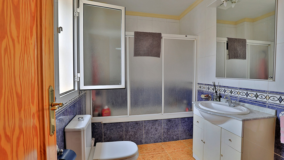 Se vende Finca - Cortijo de 6 dormitorios en Costa Del Sol East, Málaga, España