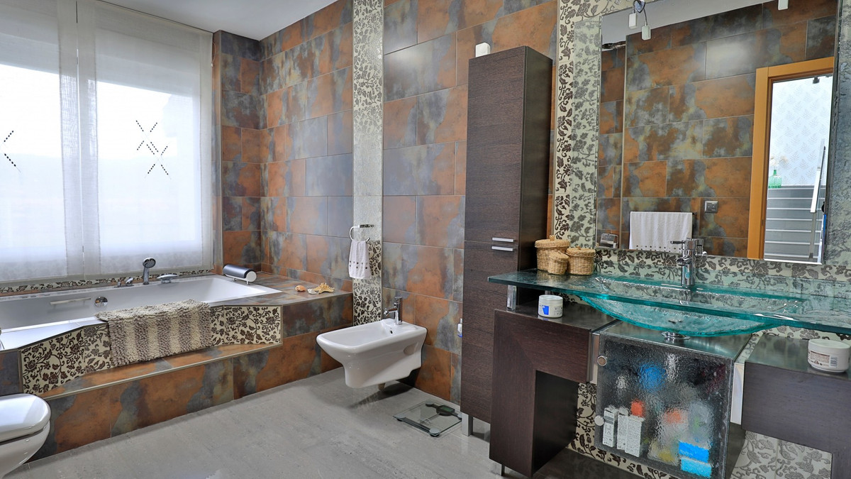 Se vende Pareada de 4 dormitorios en Costa Del Sol East, Málaga, España