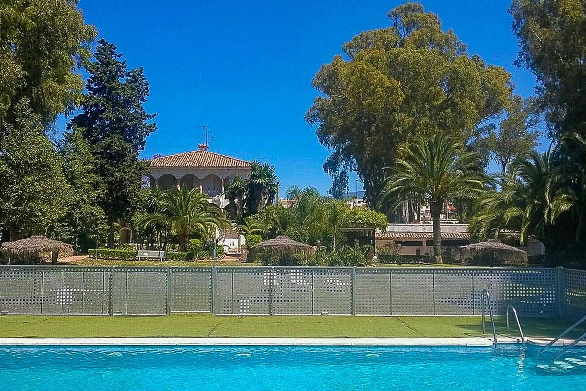 Se vende Apartamento Planta Media de 2 dormitorios en Costa Del Sol, Málaga, España