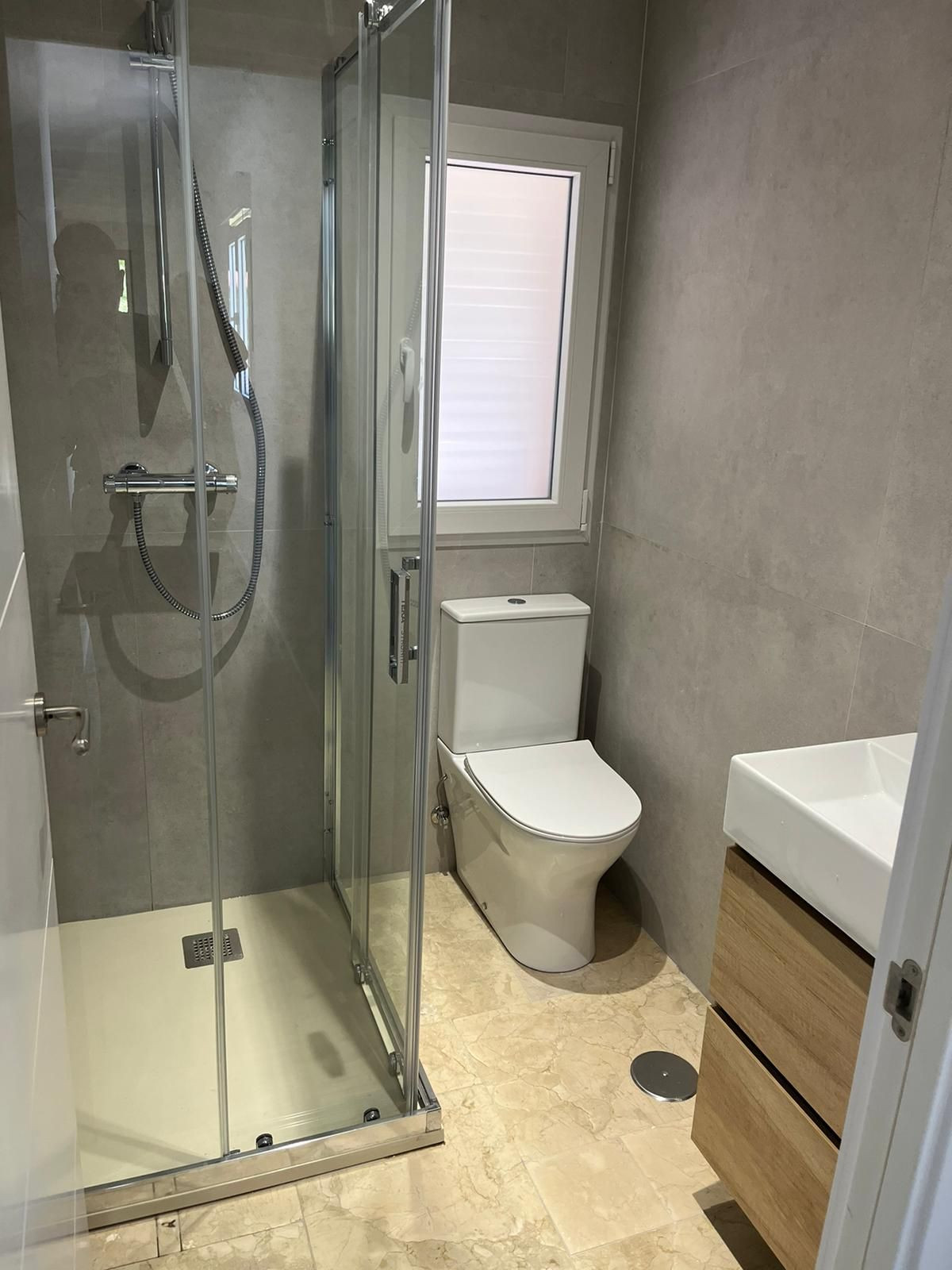 Se vende Apartamento Planta Media de 2 dormitorios en Costa Del Sol, Málaga, España