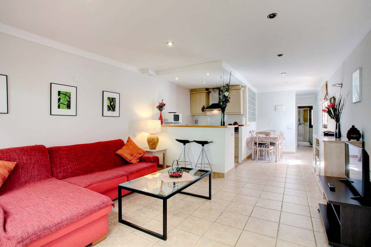 Se vende Apartamento Planta Media de 2 dormitorios en Costa Del Sol, Málaga, España