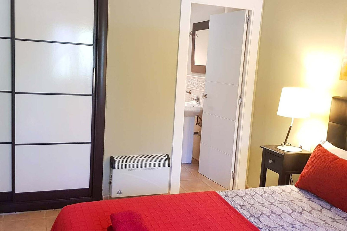 Se vende Apartamento Planta Media de 2 dormitorios en Costa Del Sol, Málaga, España