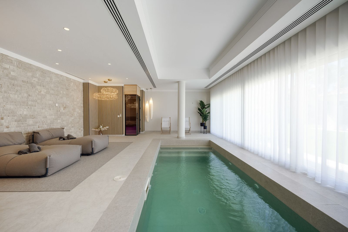 Se vende Villa - Chalet de 7 dormitorios en Costa Del Sol, Málaga, España