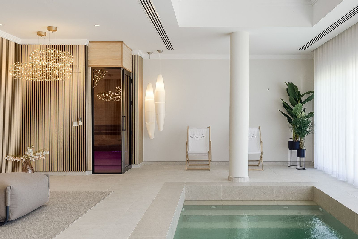 Se vende Villa - Chalet de 7 dormitorios en Costa Del Sol, Málaga, España