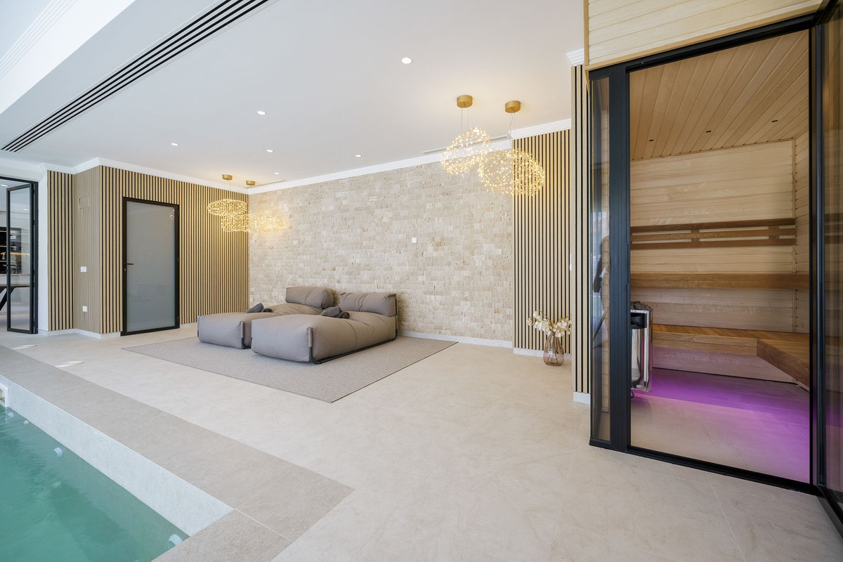 Se vende Villa - Chalet de 7 dormitorios en Costa Del Sol, Málaga, España