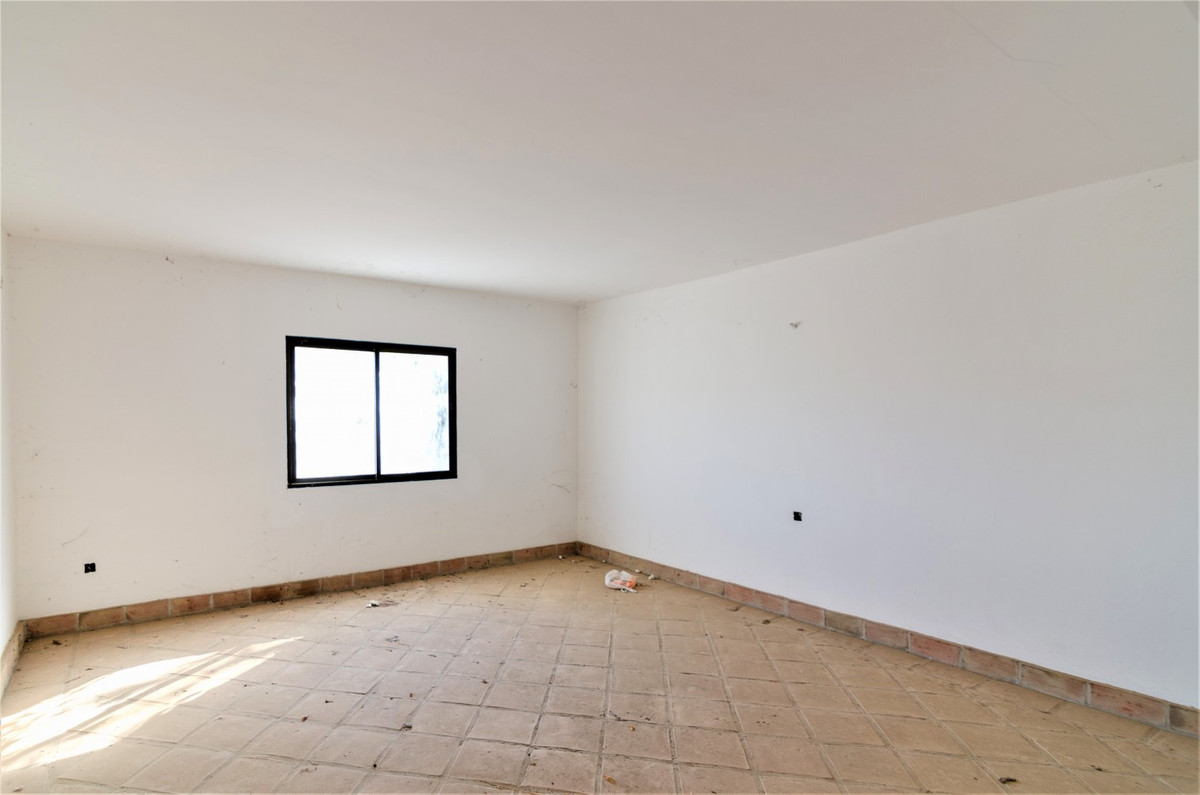 12 Bed Townhouse for sale in La Viñuela Costa Del Sol East, Málaga, Spain