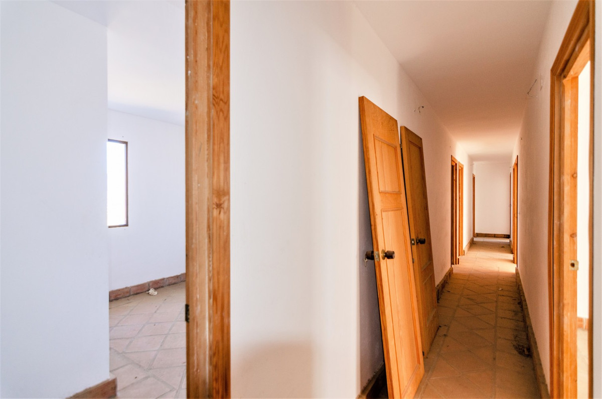12 Bed Townhouse for sale in La Viñuela Costa Del Sol East, Málaga, Spain