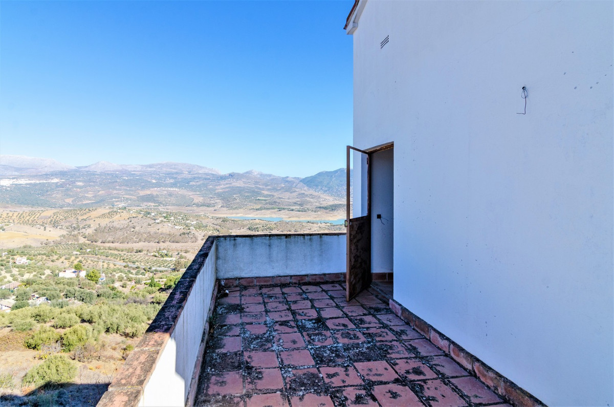 12 Bed Townhouse for sale in La Viñuela Costa Del Sol East, Málaga, Spain