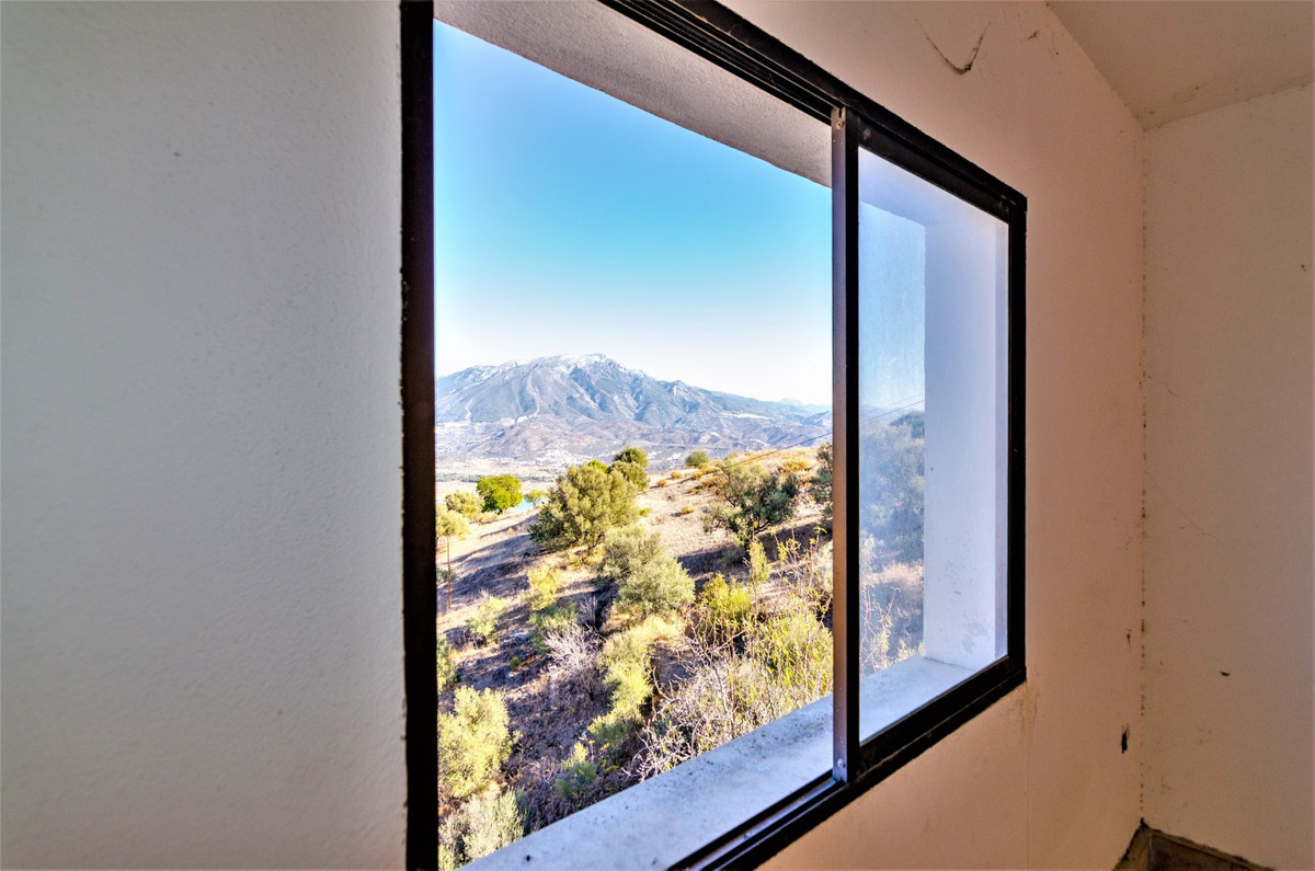 12 Bed Townhouse for sale in La Viñuela Costa Del Sol East, Málaga, Spain