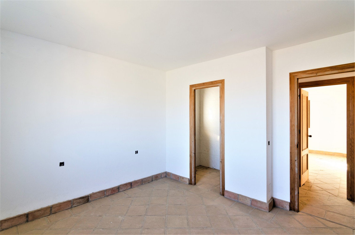 12 Bed Townhouse for sale in La Viñuela Costa Del Sol East, Málaga, Spain