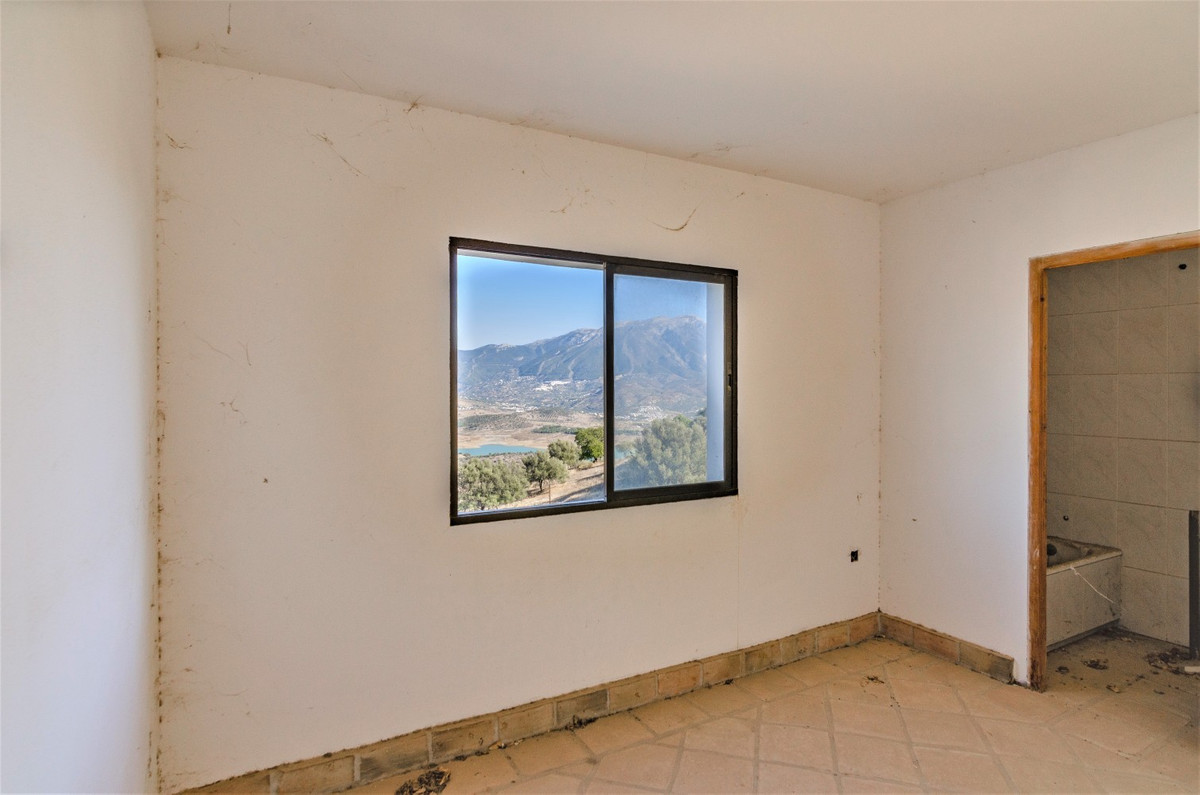 12 Bed Townhouse for sale in La Viñuela Costa Del Sol East, Málaga, Spain