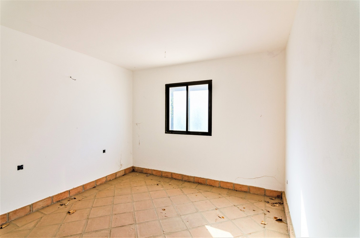 12 Bed Townhouse for sale in La Viñuela Costa Del Sol East, Málaga, Spain