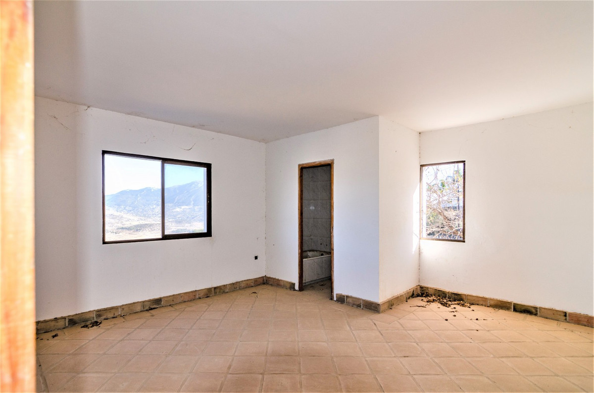 12 Bed Townhouse for sale in La Viñuela Costa Del Sol East, Málaga, Spain
