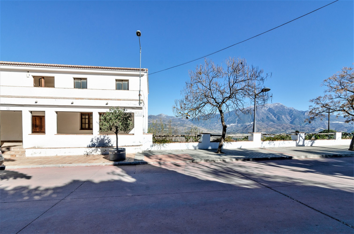 12 Bed Townhouse for sale in La Viñuela Costa Del Sol East, Málaga, Spain