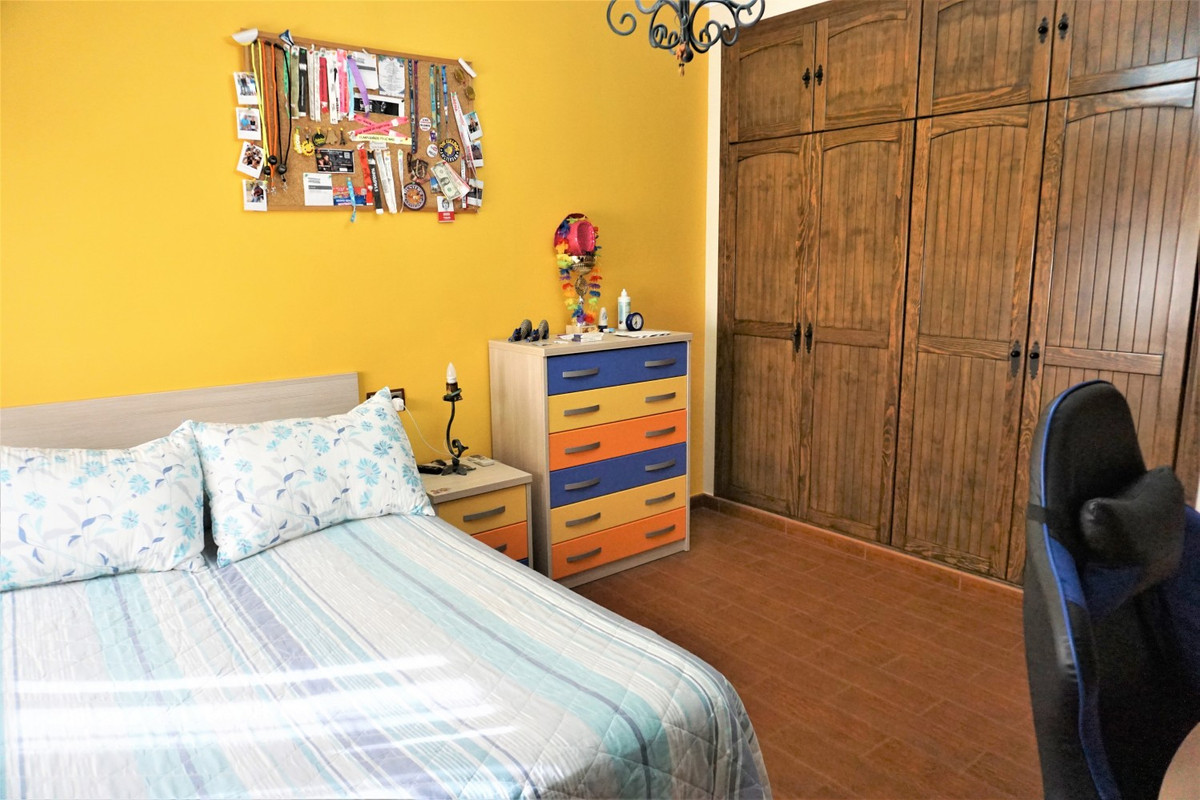 Se vende Villa - Chalet de 5 dormitorios en Costa Del Sol East, Málaga, España