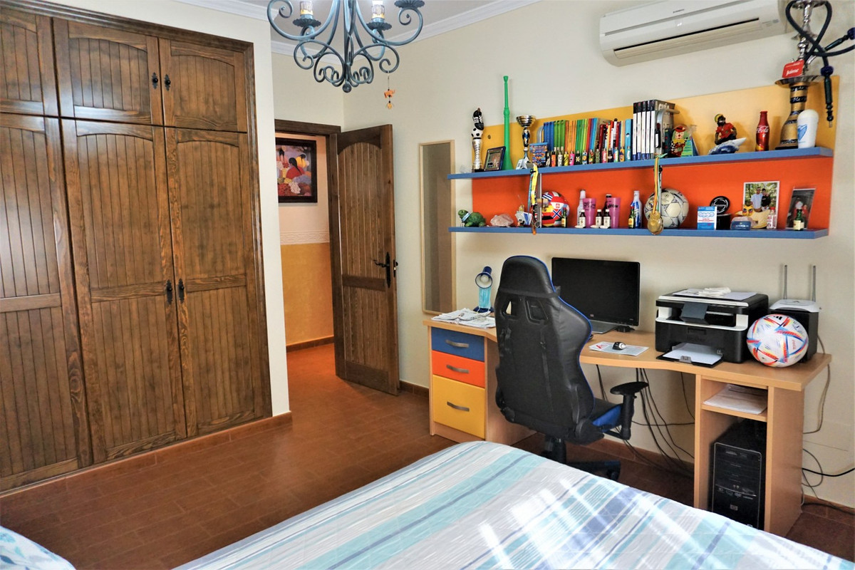 Se vende Villa - Chalet de 5 dormitorios en Costa Del Sol East, Málaga, España