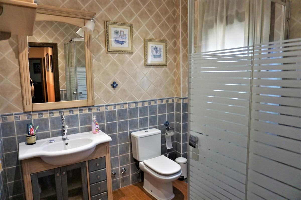 Se vende Villa - Chalet de 5 dormitorios en Costa Del Sol East, Málaga, España