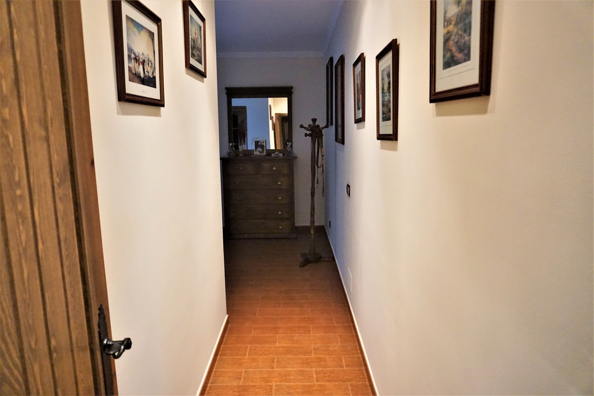 Se vende Villa - Chalet de 5 dormitorios en Costa Del Sol East, Málaga, España