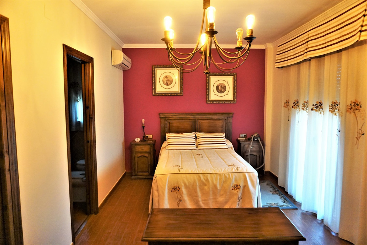 Se vende Villa - Chalet de 5 dormitorios en Costa Del Sol East, Málaga, España