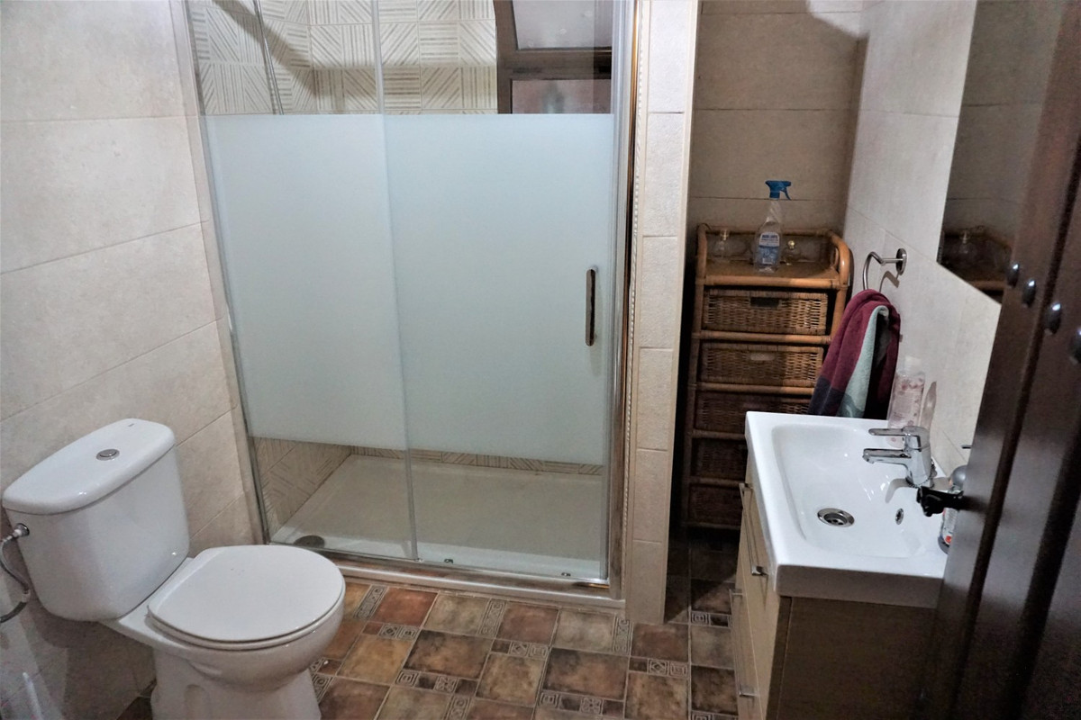 Se vende Villa - Chalet de 5 dormitorios en Costa Del Sol East, Málaga, España