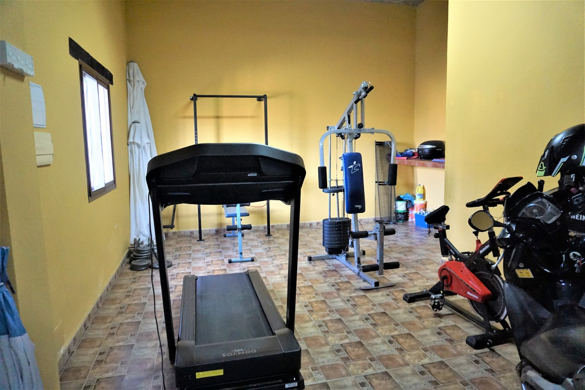 Se vende Villa - Chalet de 5 dormitorios en Costa Del Sol East, Málaga, España