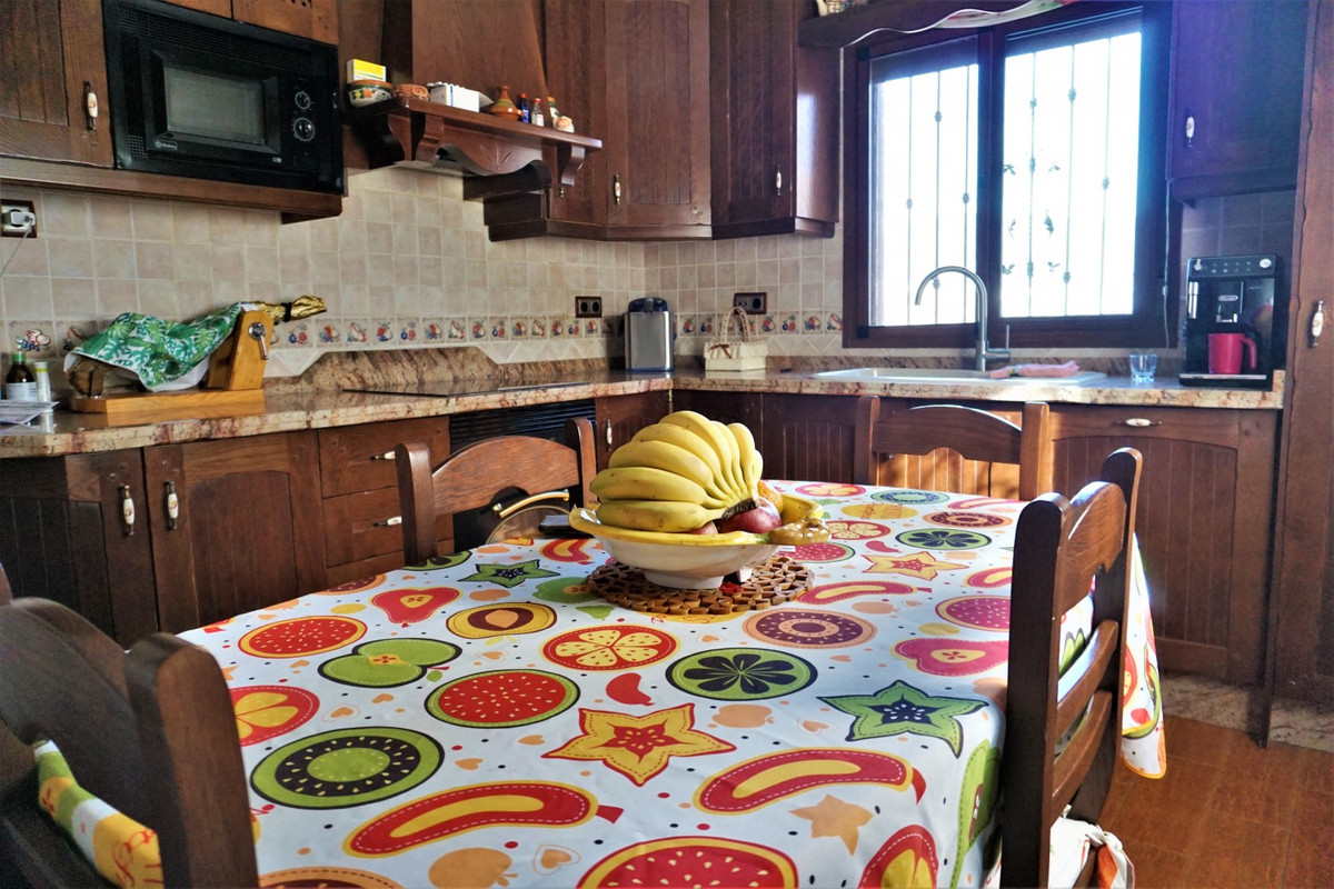 Se vende Villa - Chalet de 5 dormitorios en Costa Del Sol East, Málaga, España