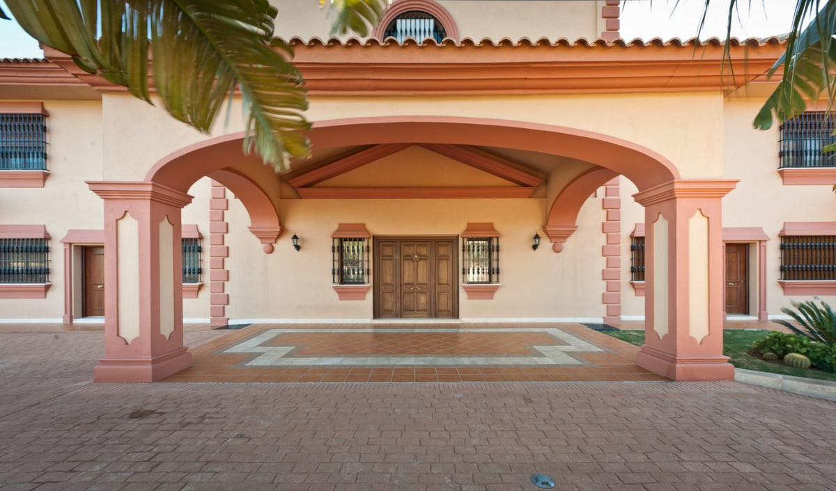 Se vende Villa - Chalet de 7 dormitorios en Costa Del Sol, Málaga, España