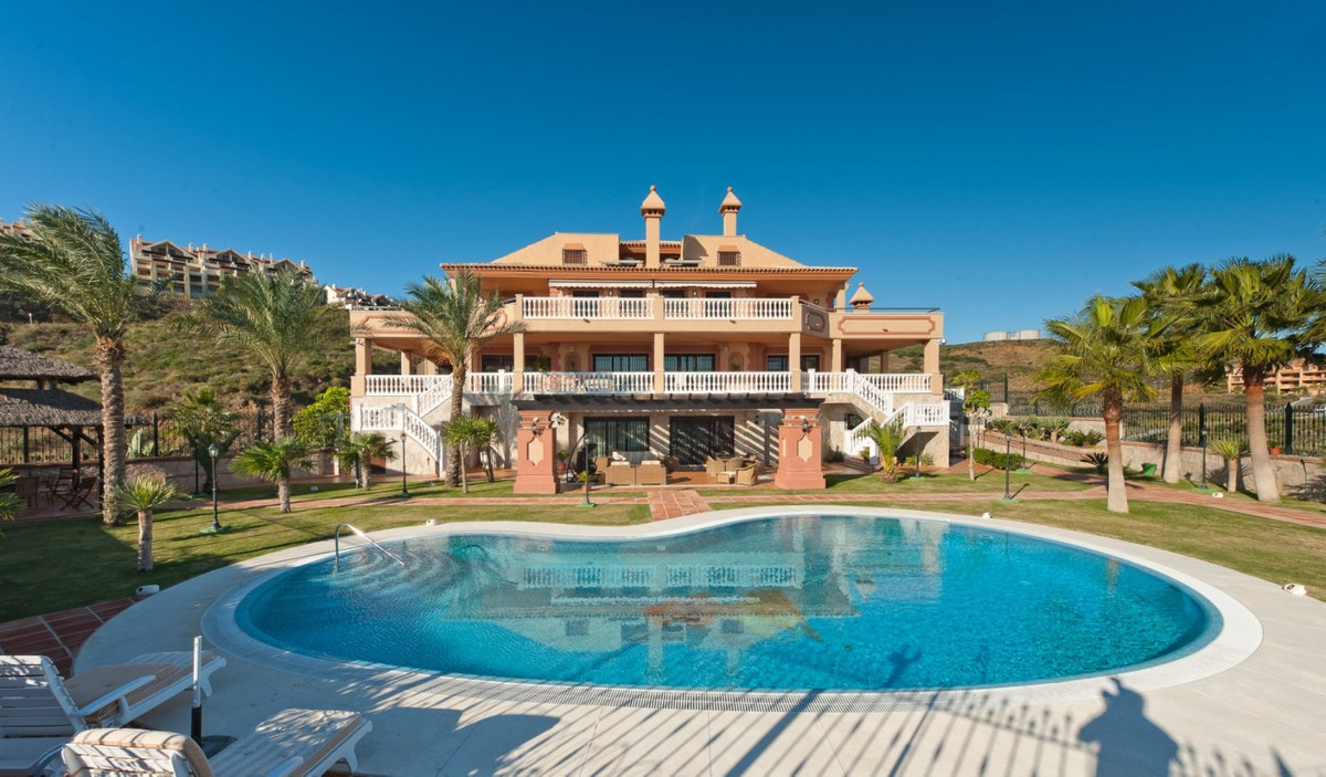 Se vende Villa - Chalet de 7 dormitorios en Costa Del Sol, Málaga, España