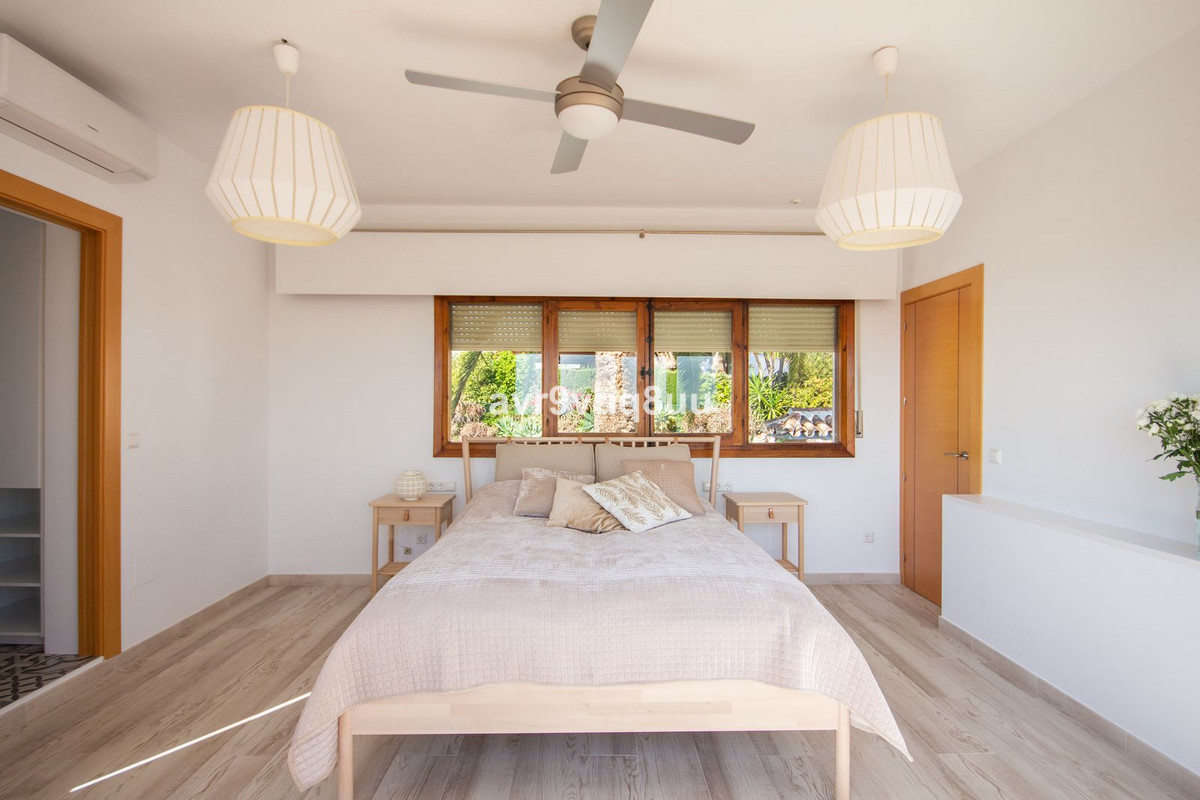 7 Bed Townhouse for sale in Mijas Costa Costa Del Sol, Málaga, Spain