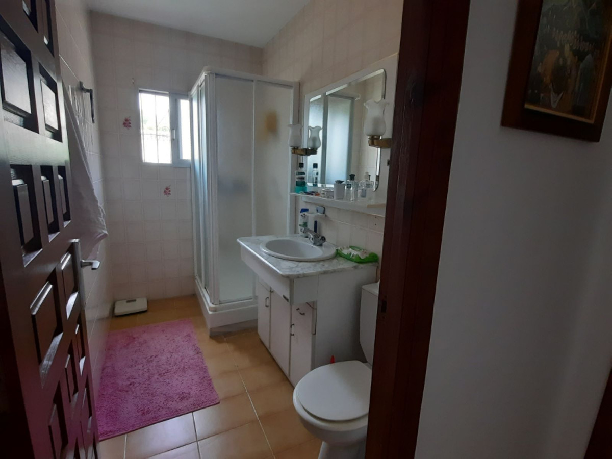 Se vende Villa - Chalet de 4 dormitorios en Costa Blanca, Alicante, España