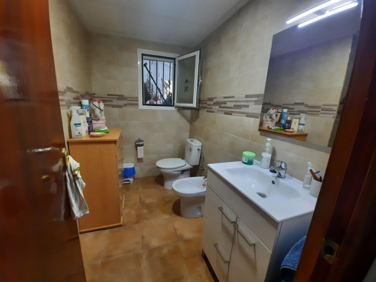 Se vende Villa - Chalet de 4 dormitorios en Costa Blanca, Alicante, España