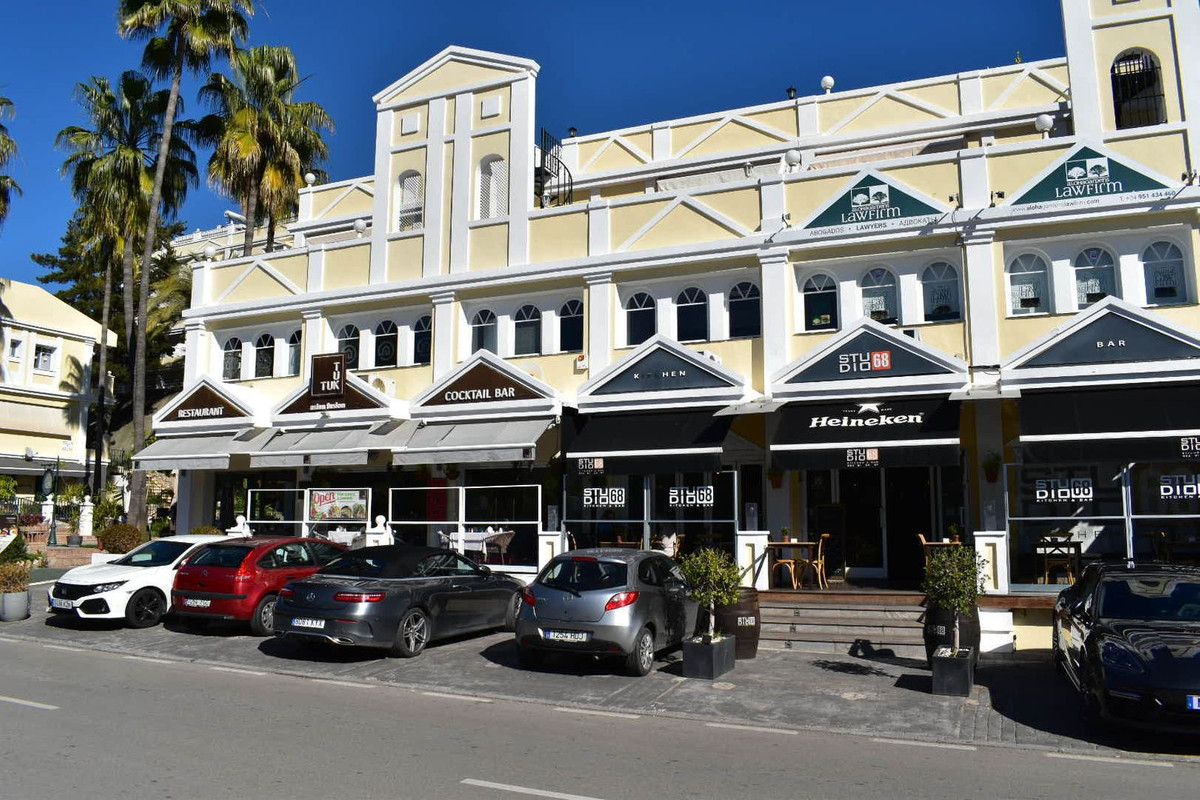 Commercial unit for sale in Aloha Costa Del Sol, Málaga, Spain