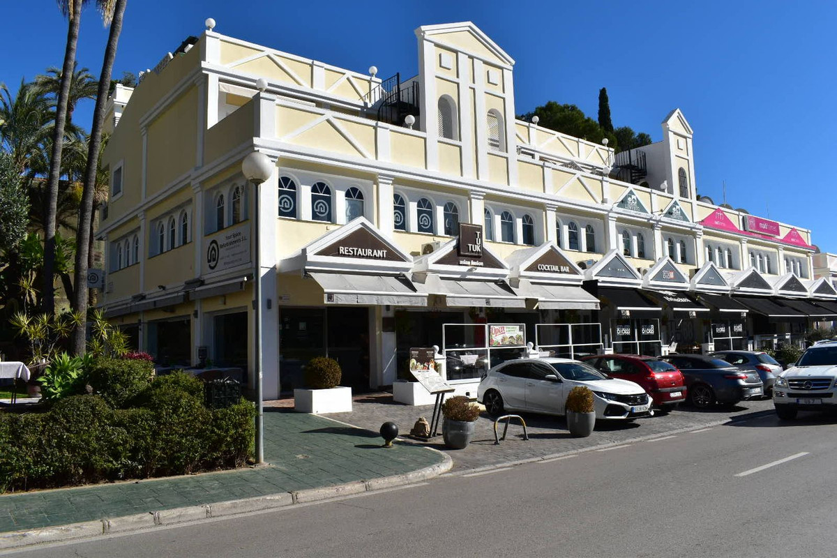 Commercial unit for sale in Aloha Costa Del Sol, Málaga, Spain