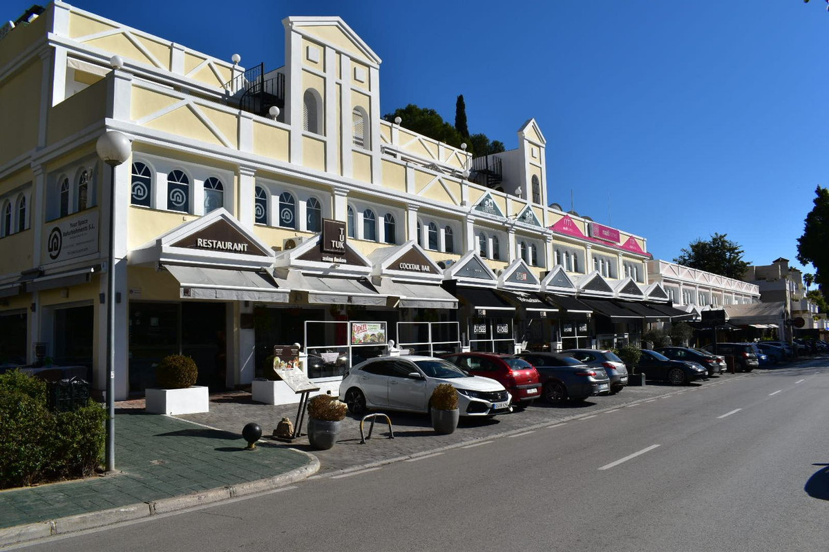 Commercial unit for sale in Aloha Costa Del Sol, Málaga, Spain