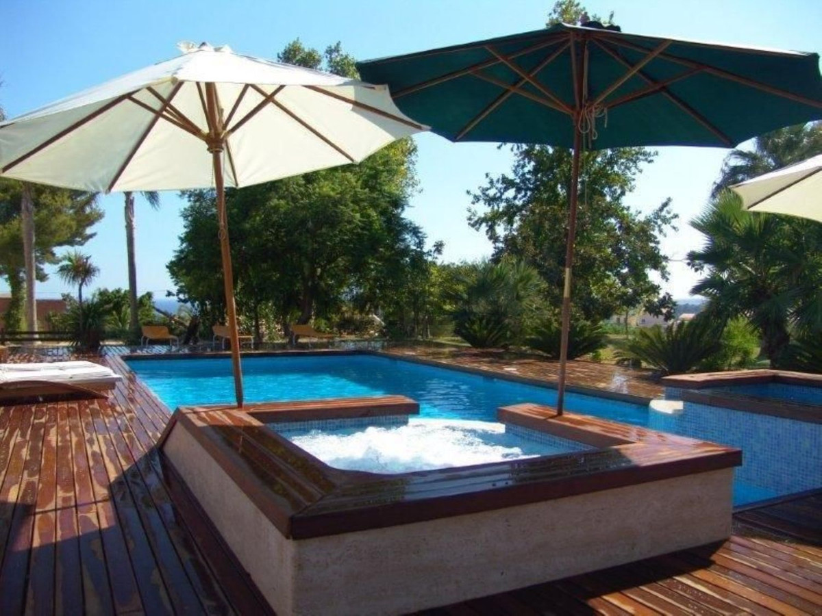 7 Bed Townhouse for sale in Altea Costa Blanca, Alicante, Spain