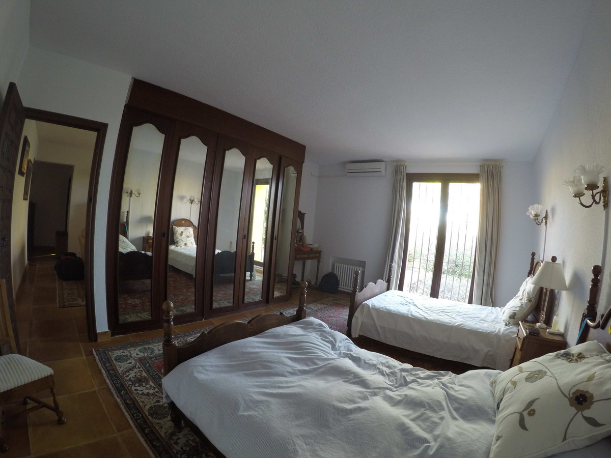 7 Bed Townhouse for sale in Altea Costa Blanca, Alicante, Spain