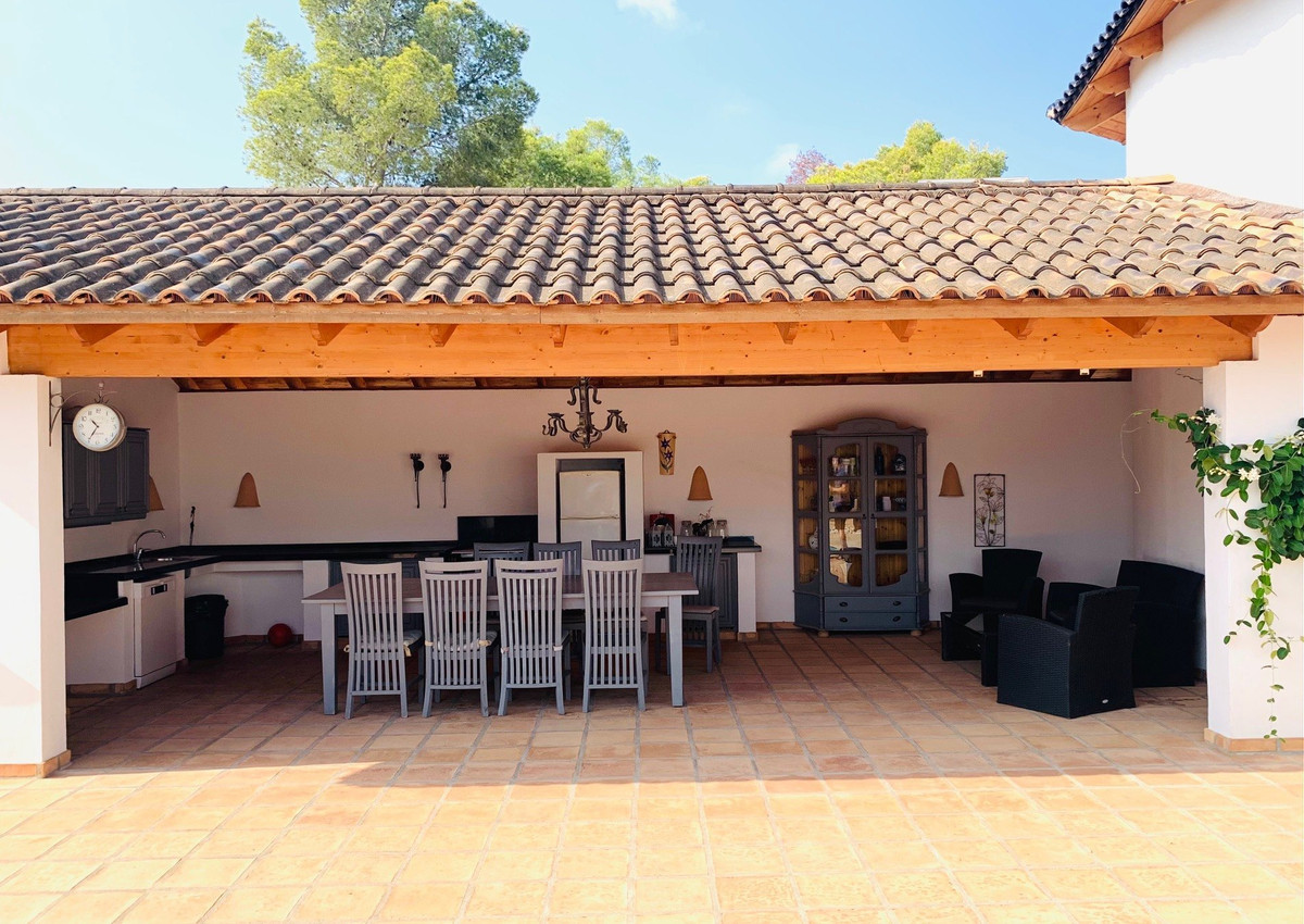 9 Bed Townhouse for sale in Lalfás Del Pi Costa Blanca, Alicante, Spain