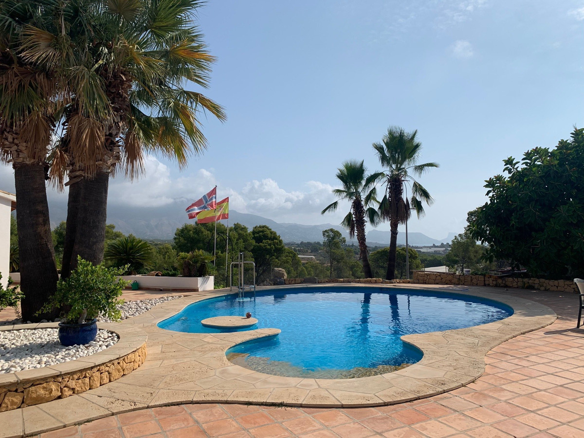 9 Bed Townhouse for sale in Lalfás Del Pi Costa Blanca, Alicante, Spain