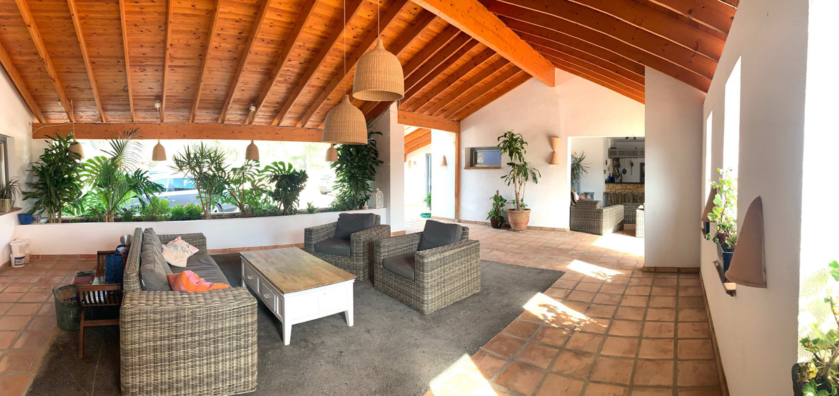 9 Bed Townhouse for sale in Lalfás Del Pi Costa Blanca, Alicante, Spain