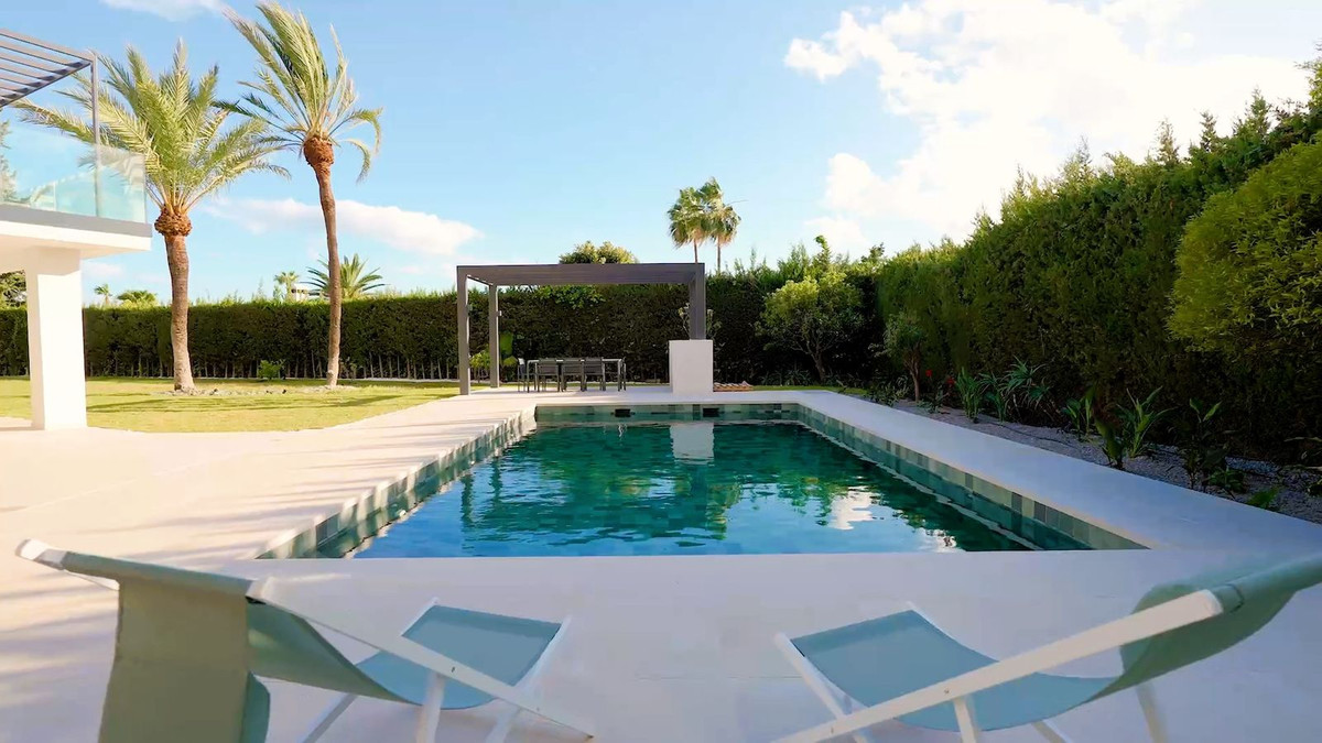 Se vende Villa - Chalet de 5 dormitorios en Costa Del Sol, Málaga, España