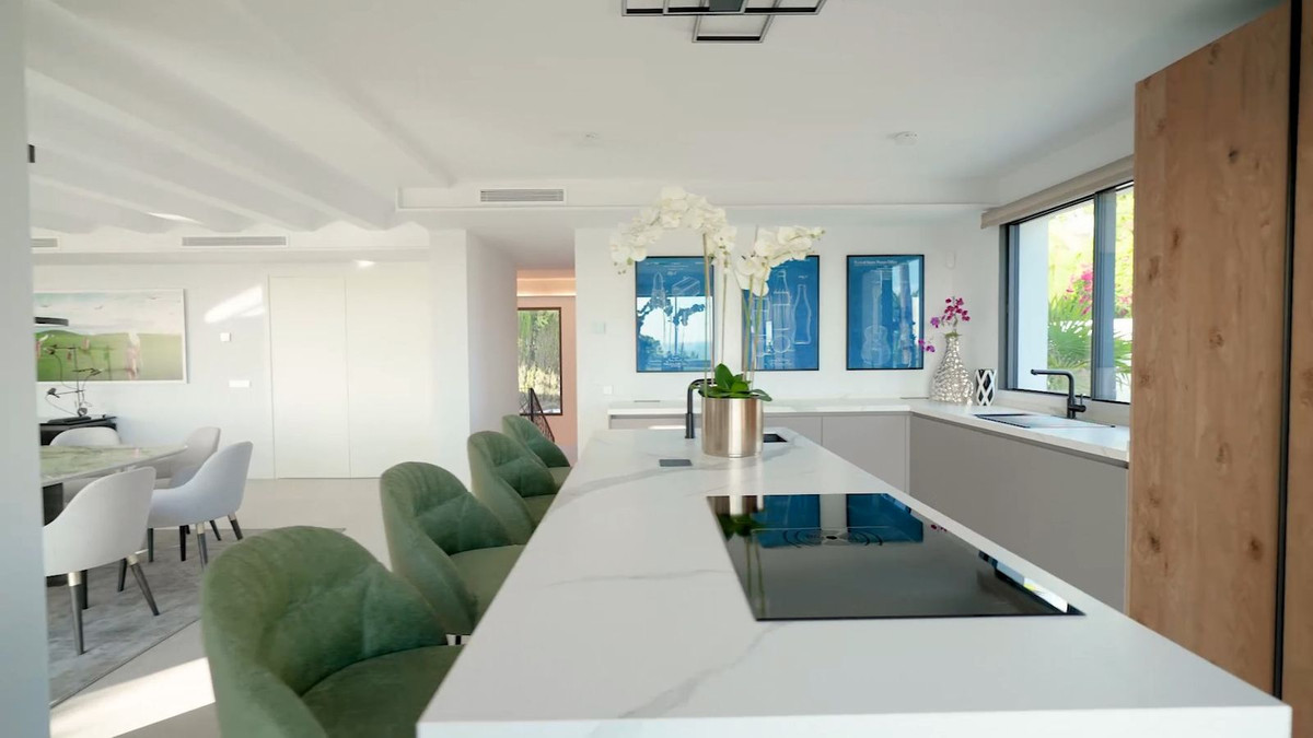Se vende Villa - Chalet de 5 dormitorios en Costa Del Sol, Málaga, España