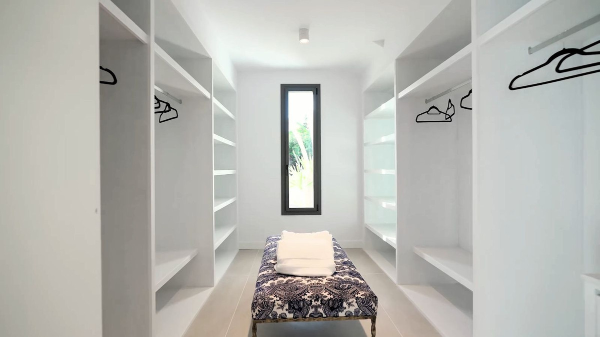 Se vende Villa - Chalet de 5 dormitorios en Costa Del Sol, Málaga, España