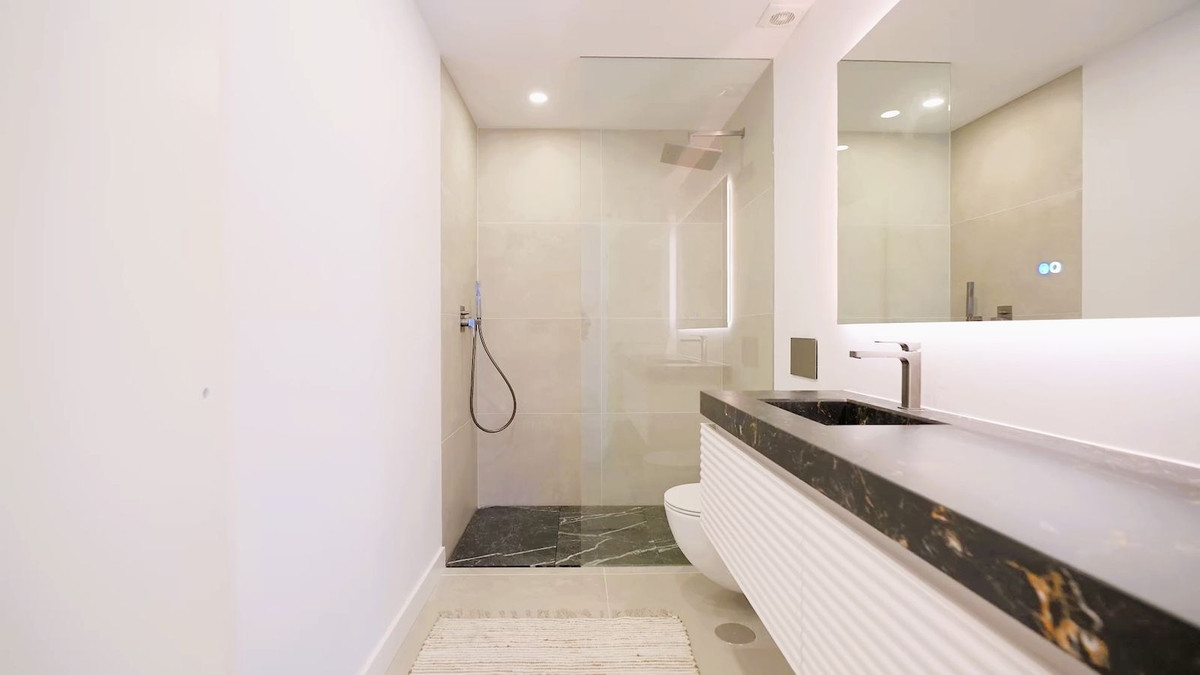 Se vende Villa - Chalet de 5 dormitorios en Costa Del Sol, Málaga, España