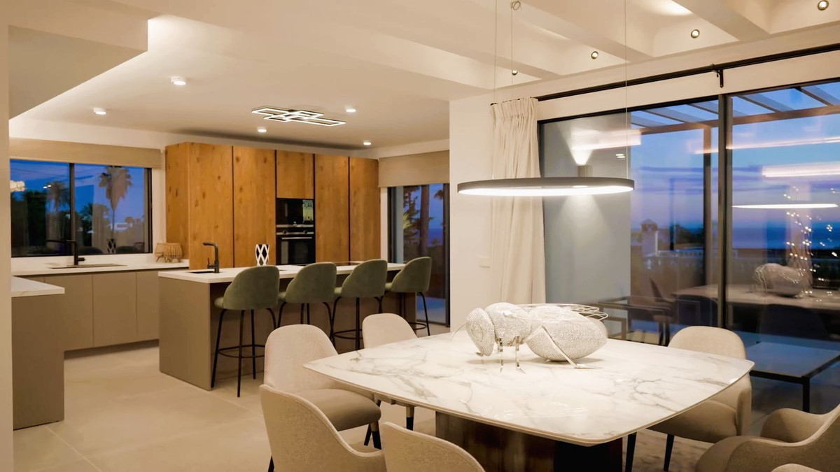 Se vende Villa - Chalet de 5 dormitorios en Costa Del Sol, Málaga, España