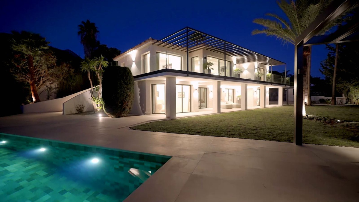 Se vende Villa - Chalet de 5 dormitorios en Costa Del Sol, Málaga, España