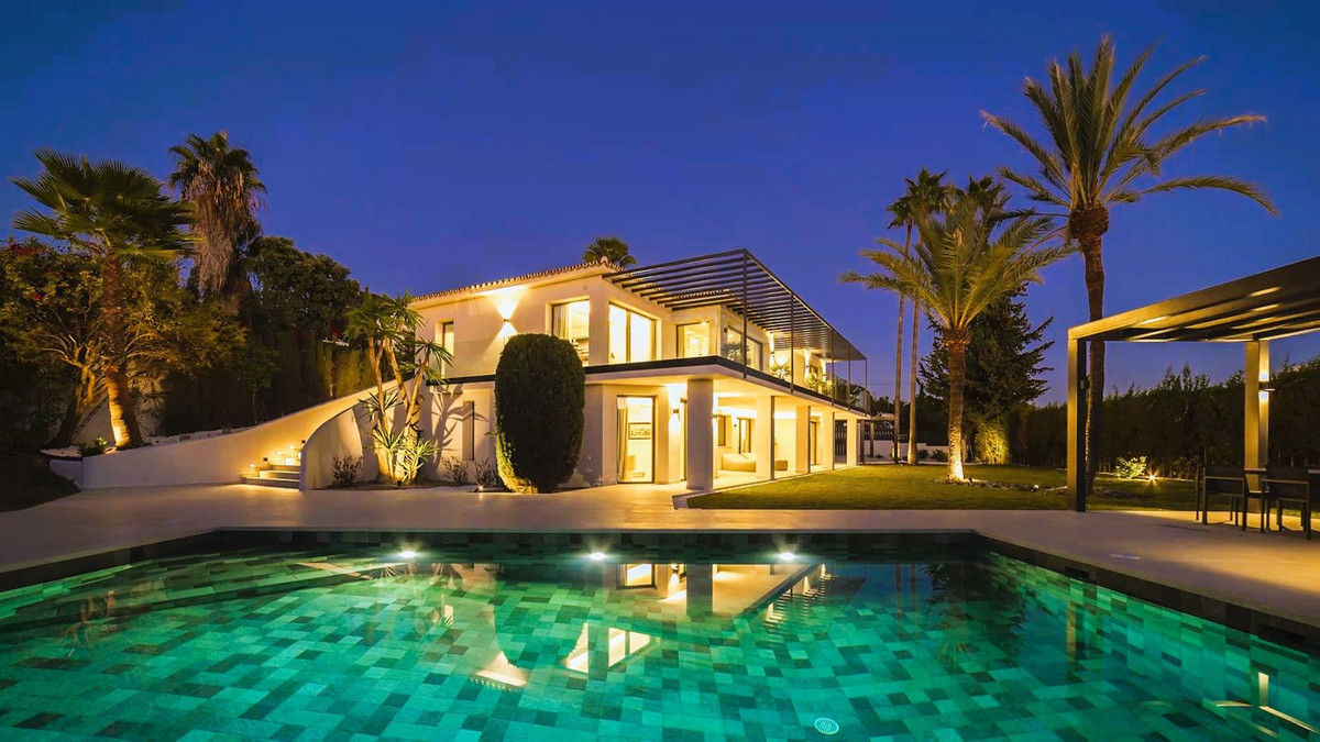 Se vende Villa - Chalet de 5 dormitorios en Costa Del Sol, Málaga, España