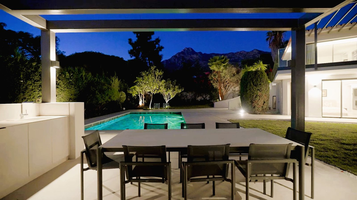 Se vende Villa - Chalet de 5 dormitorios en Costa Del Sol, Málaga, España
