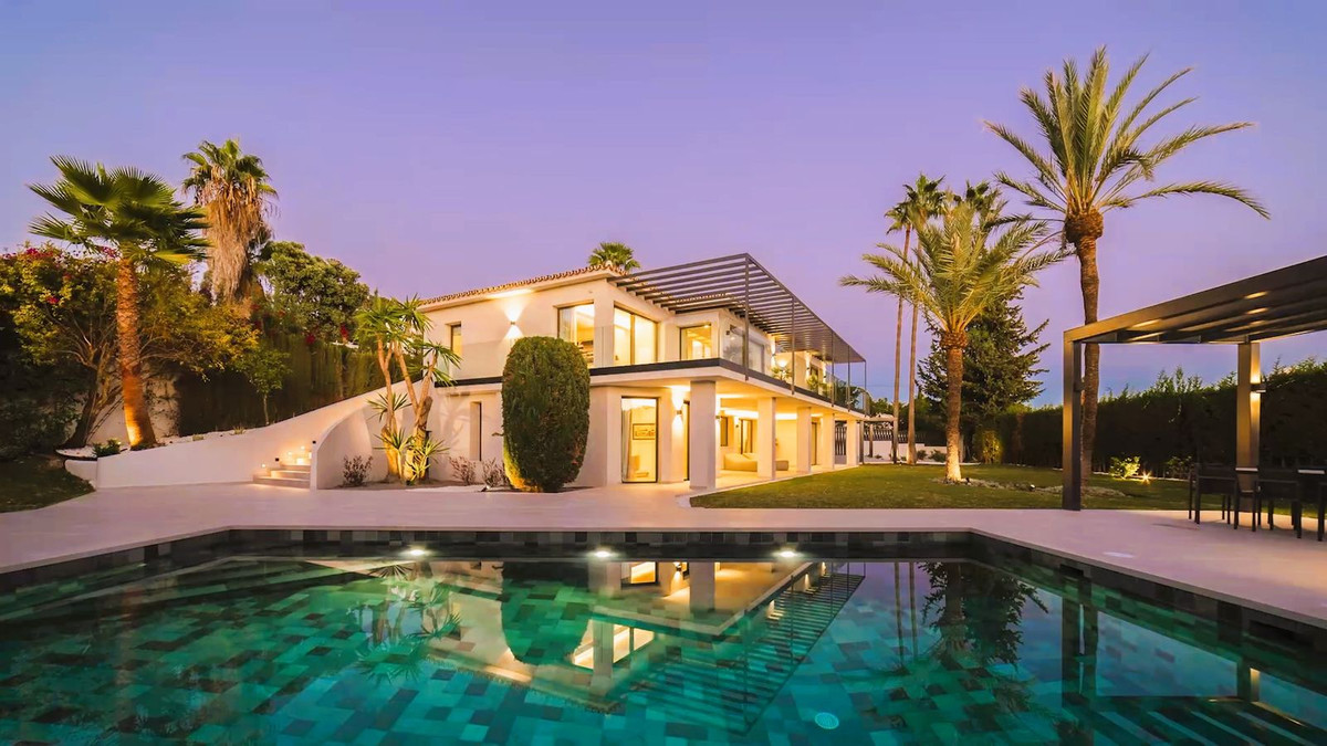 Se vende Villa - Chalet de 5 dormitorios en Costa Del Sol, Málaga, España