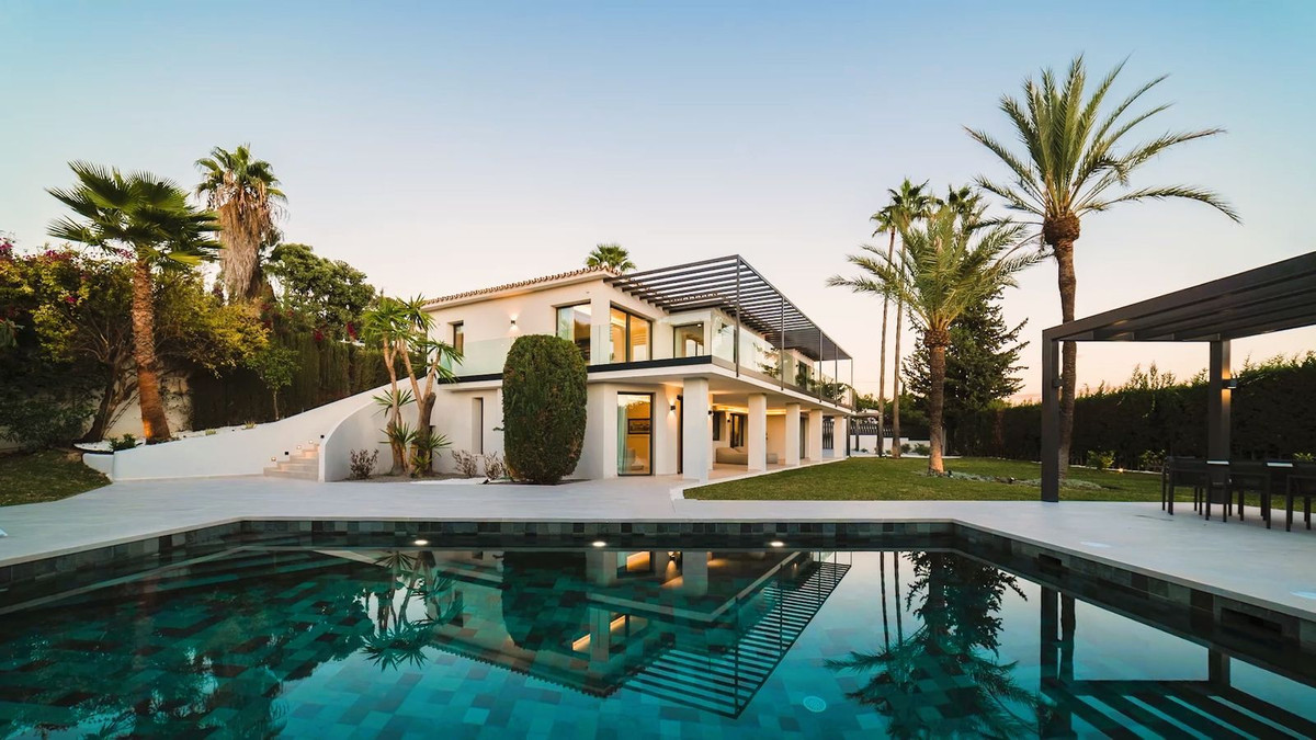 Se vende Villa - Chalet de 5 dormitorios en Costa Del Sol, Málaga, España