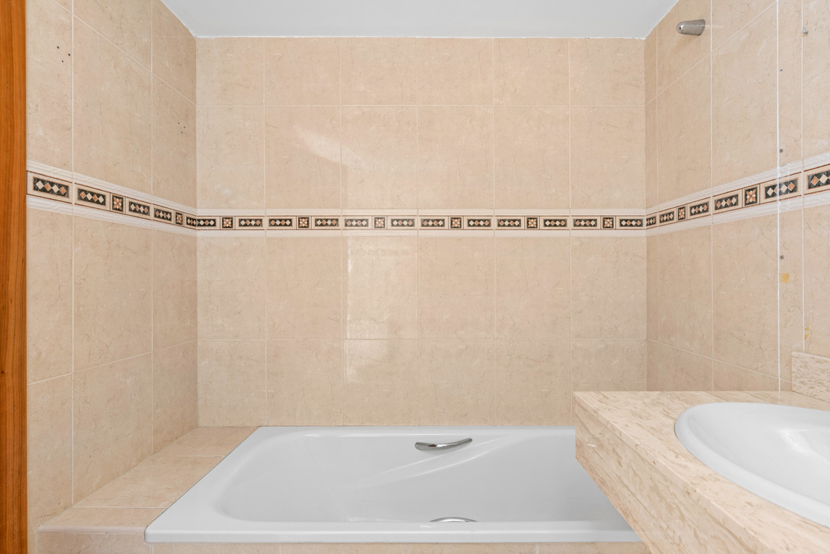 Se vende Apartamento Planta Media de 2 dormitorios en Costa Blanca, Alicante, España